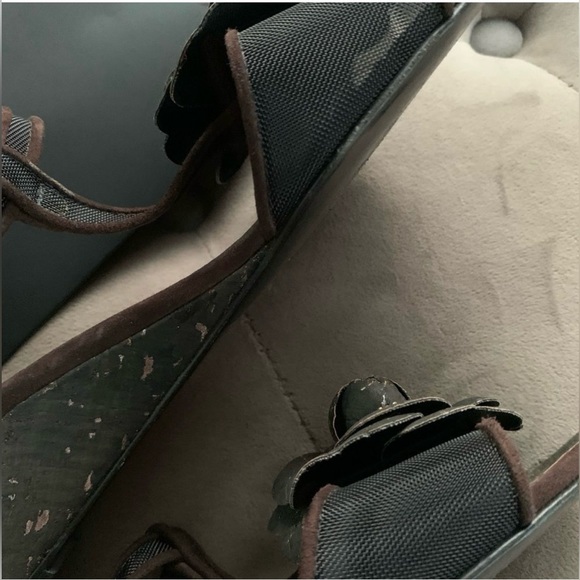 👠 Chanel Camellia Mesh Floral 'CC’ T Strap Sandals👠 - Picture 4 of 11